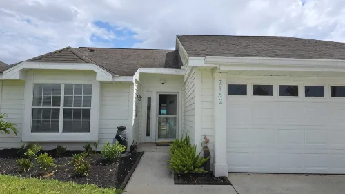 waterfront home, in a canal of the Caloosahatchee River with direct Gulf access. - Homestays