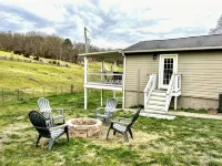 Convenient to Knoxville/Oak Ridge/Farragut! - The Cottage at Williams Ferry Farm - Wifi
