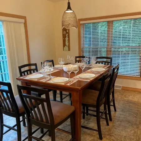 3 bed/3.5 bath Fish Creek Condo: walking distance to beach/parks, bars & dining