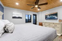 Ski In/out, Sleeps 8, Pool, Hot Tub, Snow Tubing! - 4-Star