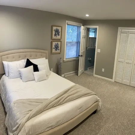 Relaxing family New Seabury home on cul-de-sac steps from Pond & Golf Course