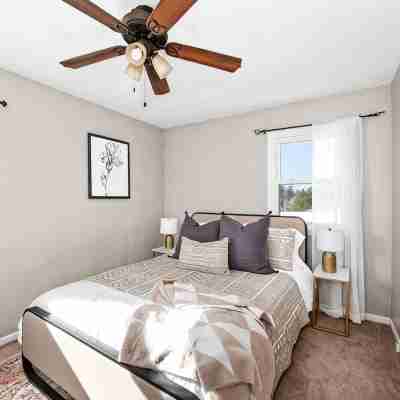 Buffalo Bliss - Near Universities and Natural Areas-Large Deck and Backyard Rooms