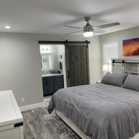 Lake Powell Modern Remodeled VRBO - 3BR, 2BA minutes to Lake and Restaurants!
