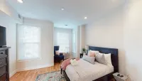 Charming Bloomingdale Row Home with Deck and Parking - Jacuzzi