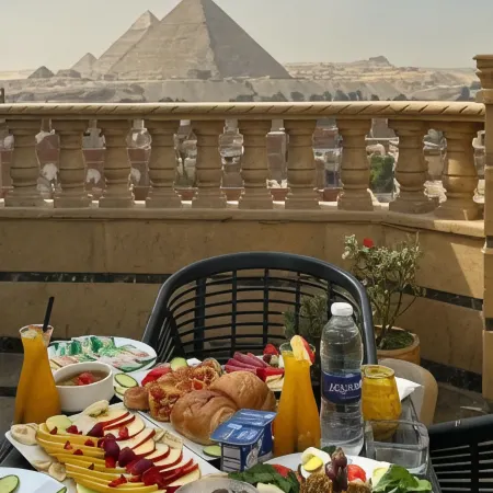 Crowne Pyramids Palace
