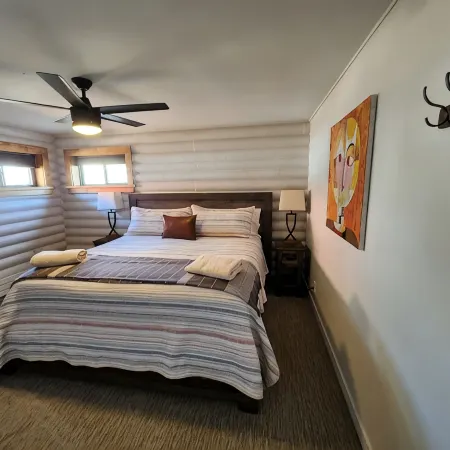 Mid Century Gem! Close to campus, downtown and bus stop. Clean and comfortable.
