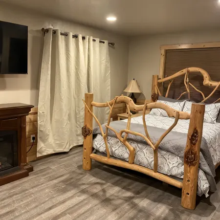 Cabin with peekaboo views of Glacier Park