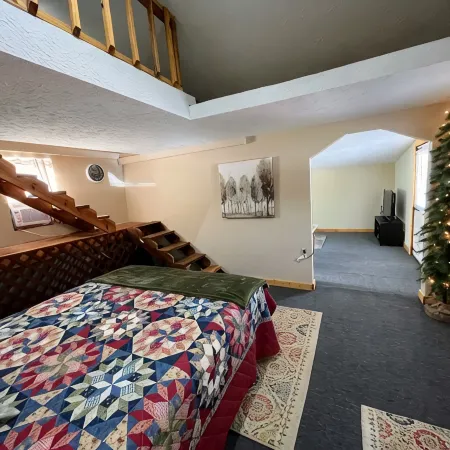 Delightfully secluded 1 bed and a loft for extra space. TV and DVD player.
