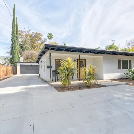Charming home just minutes from downtown Redlands