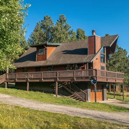 Escape to the Mountains- Perfect for your Golf or Mountain Biking Getaway