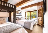 Luxury, Remodeled Retreat w/ Ski Slope Views Throughout! Walk to Gondola & Shops - Kylpyammeita