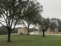 Modern house only minutes away from Fossil Rim Wildlife Center & Dinosaur Park. - 4-Star