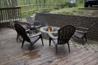 Amazing Cabin w/Firepit, Gametable, Hot Tub, Wifi, Cable - Chalets