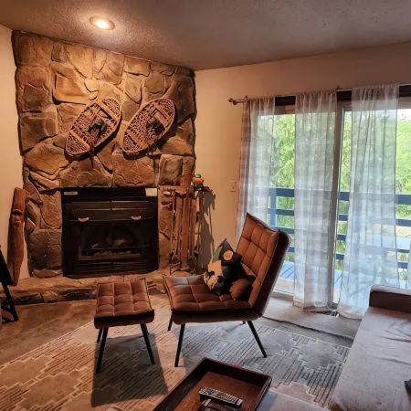 Walk to Dolly Sods, Balcony Mountain View’s + Gas Grill & Jacuzzi Tub! 3rd FL.