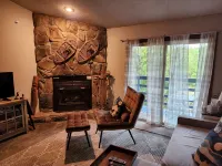 Walk to Dolly Sods, Balcony Mountain View’s  + Gas Grill & Jacuzzi Tub! 3rd FL. - Wifi