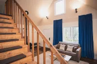 🏔 Blue Ox Basecamp Cabin: WiFi, Hot tub, Fireplace by Mt Rainier National Park - Chalets