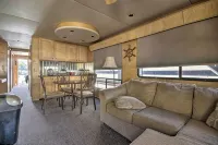 Fully Equipped Docked Houseboat at Log Pond Marina in Havre de Grace, MD. - 3-Star