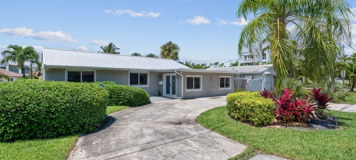 2 blocks to the beach-Dock-Ocean Access boating-Pool-Grill-Fully updated-Tikihut Hotels in Deerfield Beach