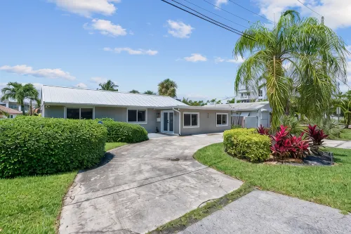 2 blocks to the beach-Dock-Ocean Access boating-Pool-Grill-Fully updated-Tikihut - 3 tähden