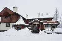 2 Story 3 Bedroom Ski Condo on Hailey’s Run at Whitefish Mountain Resort. - 2-Star