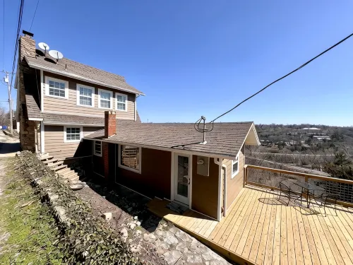 "House on the Rock" Romantic Cottage Getaway w/ Hot Tub and Fireplace!! - 4-Star