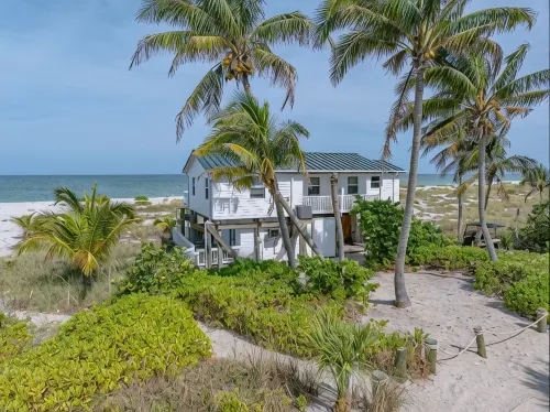Beach's Edge, On the beach - 4-Star