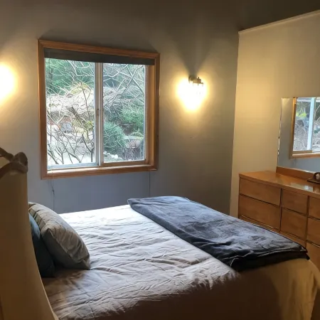 Diamond House, cozy home in a park-like setting