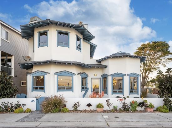 Luxury waterfront! The Pagoda Beach House