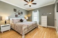 6-bedroom house on fabulous Surfside Beach with private volleyball court - 4-Star