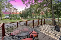 Luxury Tiny Home with private sand beach lake access and Hot Tub - 4-Star