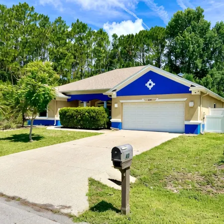 Hidden Treasure-cozy and stylish 3BR with salt water heated pool
