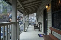 Perfect Family Friendly Cabin w/ privacy/arcade games/yard space in Townsend, TN - Chalets