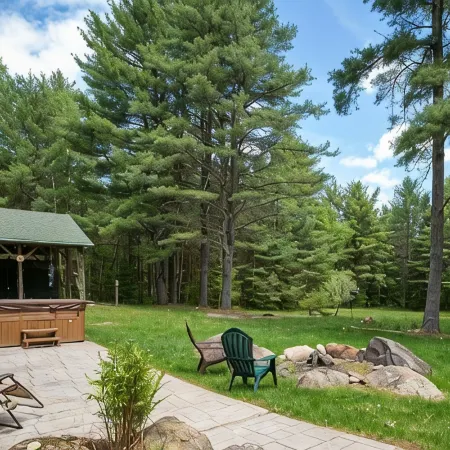 Modern Cabin w/ Hot Tub-Minutes to Lakes & Skiing