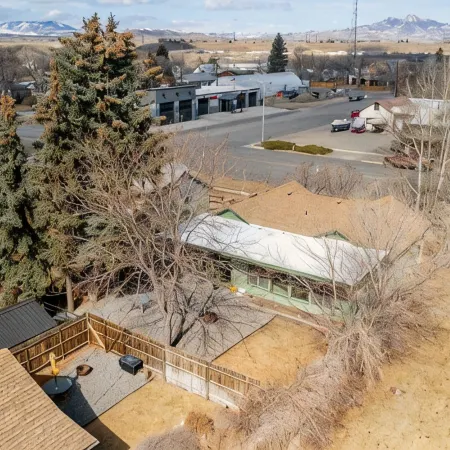 Happy Bison House - Walking Distance to Downtown; Sleeps 7!
