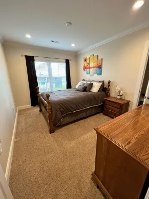 Walkout suite with private pool, close to I-81, VT, RU, aquatic center & Rec - 3 stjerner