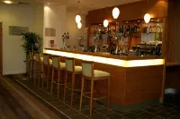 Ramada Plaza by Wyndham Wrexham - bar