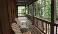 Doig Cabin: Support a great cause while on vacation! - 샬레 호텔