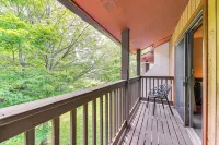 Windham Retreat w/ Private Deck & Mtn Views! - parking