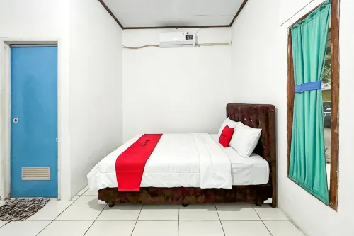 RedDoorz at Penginapan Riansah Ujunggenteng Sukabumi - 2 Sao