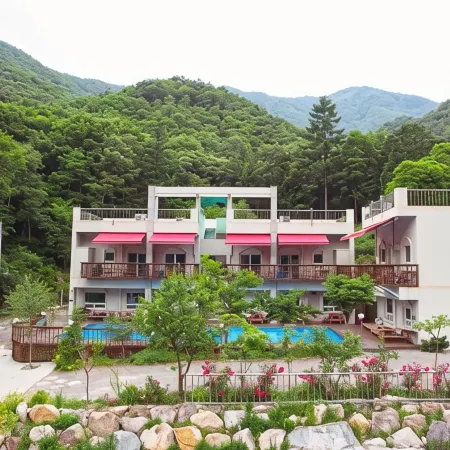 Yangsan Ma Maison Pension