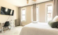 Bluff Row. Historic Row Home in Cathedral Square. Downtown Dubuque. - بيت ضيافة