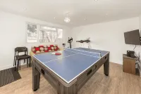 Spacious 3BR Home Playroom & Free Parking - บังกะโล