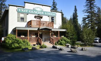 Exit Glacier Lodge