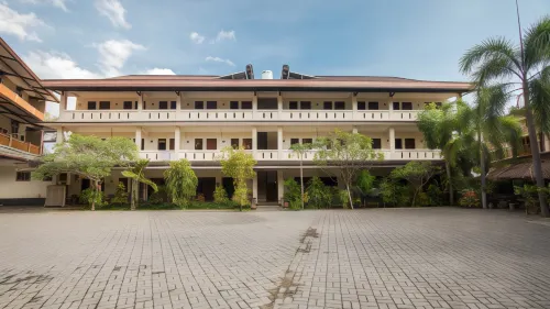 Central Inn Senggigi Hotels in Senggigi