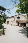 Le Château Réal Hôtels à : Civrac-en-Médoc