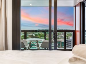 Stunning Ellerslie Apartment + Private Balcony!