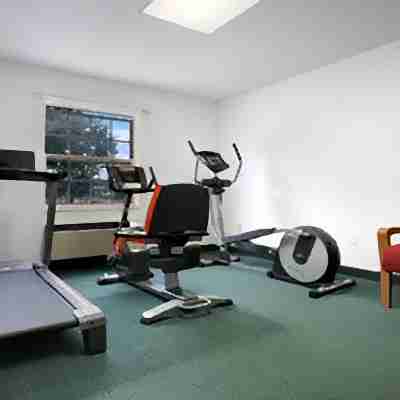 Travelodge by Wyndham Waukegan Gurnee Fitness & Recreational Facilities