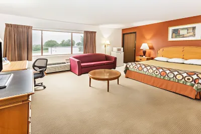 Super 8 by Wyndham Elgin Hotels in West Dundee