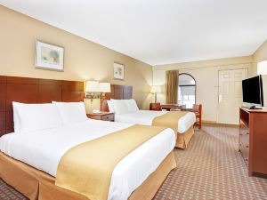 Days Inn & Suites by Wyndham Stockbridge South Atlanta