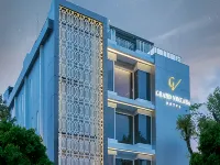 Grand Viveana Hotel dekat Borma Toserba Dakota